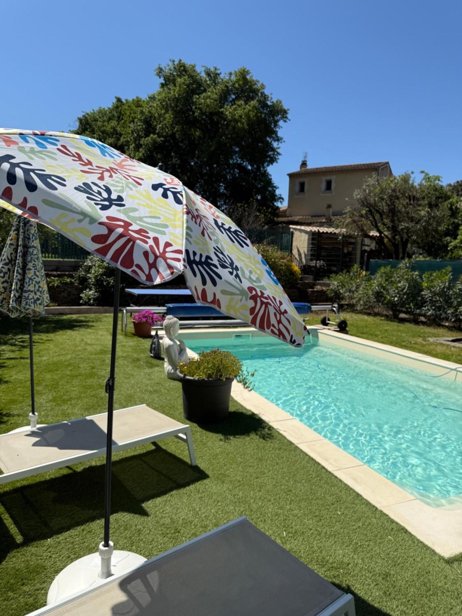 Gite Climatise Avec Piscine Sur Les Hauteurs De Bollene Luaran gambar